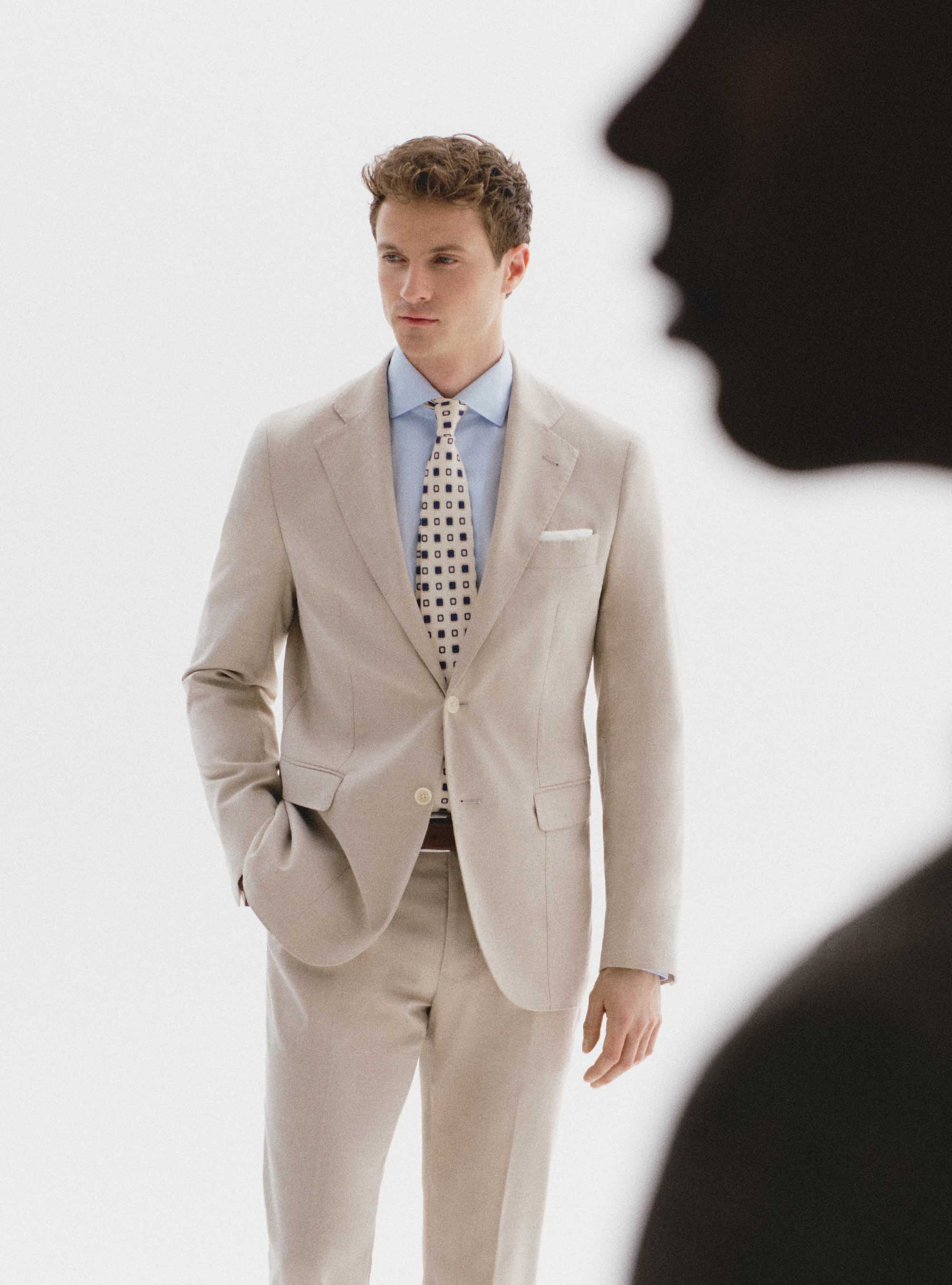 Sand-colored suit in hopsack fabric, 